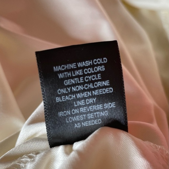 Cream colored strapless dress size small - Picture 5 of 6